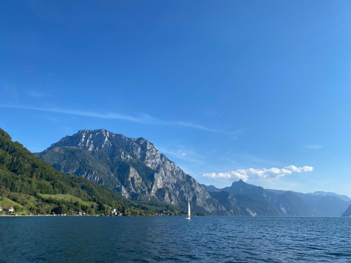 Ferienhaeuschen Am Traunsee Mit Tretboot Zur Freien Nutzung Am Badeplatz Altmünster Eksteriør billede
