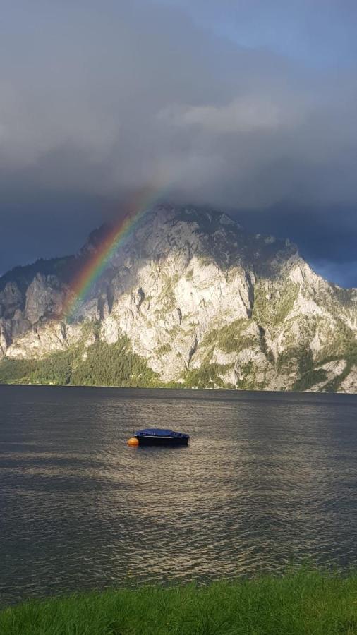 Ferienhaeuschen Am Traunsee Mit Tretboot Zur Freien Nutzung Am Badeplatz Altmünster Eksteriør billede